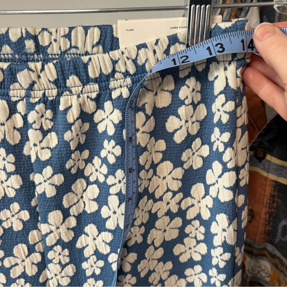 American Eagle floral flare high rise pull on pants, size small - Picture 6 of 10